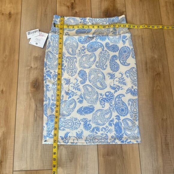 NWT LuLa Roe Cassie Paisley Print Pencil Skirt Cream/Blue Medium - Picture 4 of 10